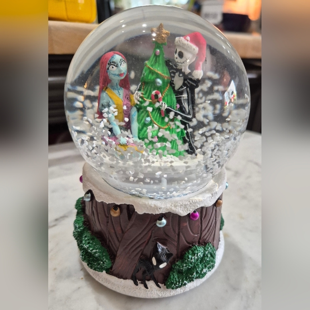 THE NIGHTMARE BEFORE CHRISTMAS LOT, COFFEE MUG & STOCKING, Collector SNOW GLOBE - Picture 2 of 5